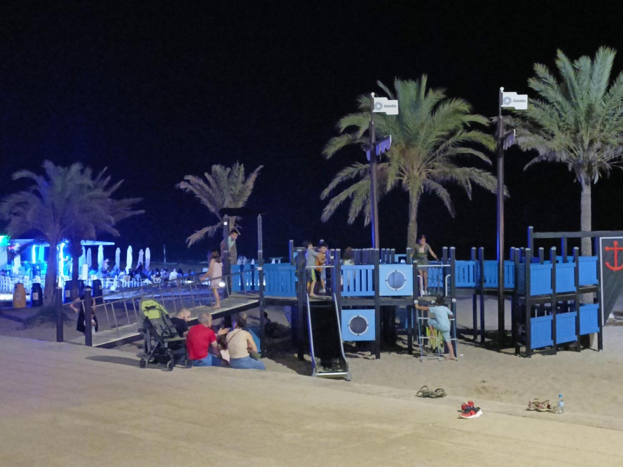 Mare De Deu, Vivienda Vacacional Para Familias Y Mayores De 25 Anos En El Grao De Gandia-Playa Playa de Gandia Kültér fotó